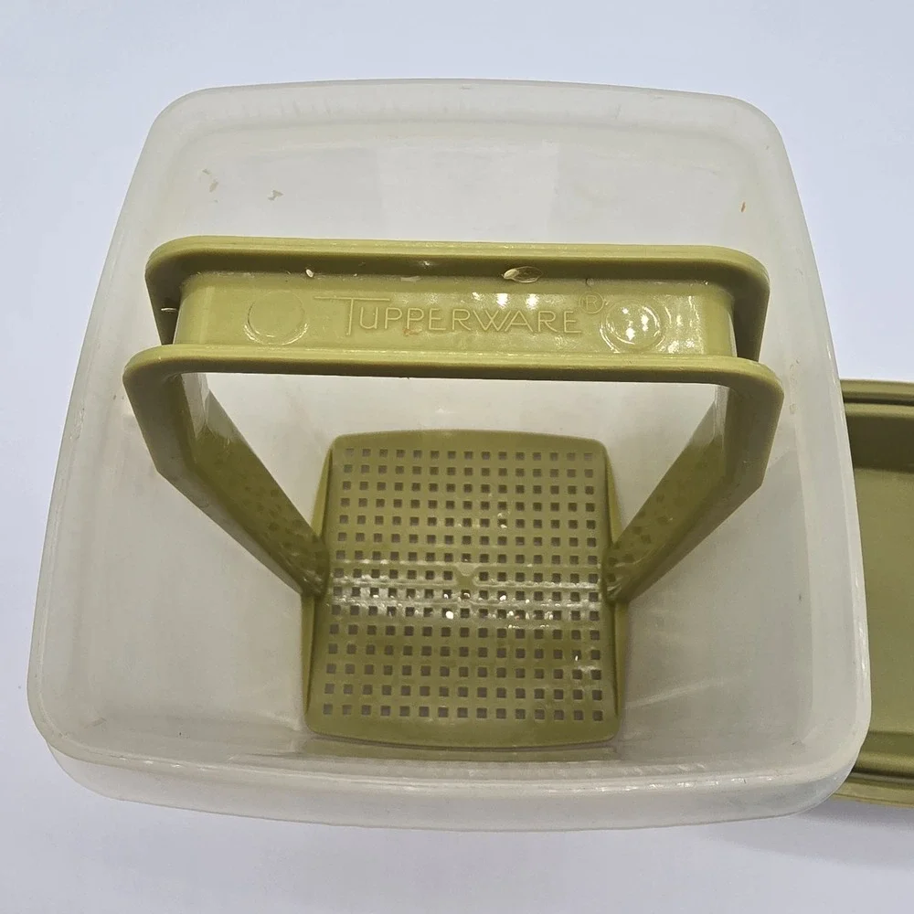 Tupperware Pick-A-Deli Pickle Olive Keeper Avocaod Green Lid 1560 Vintage